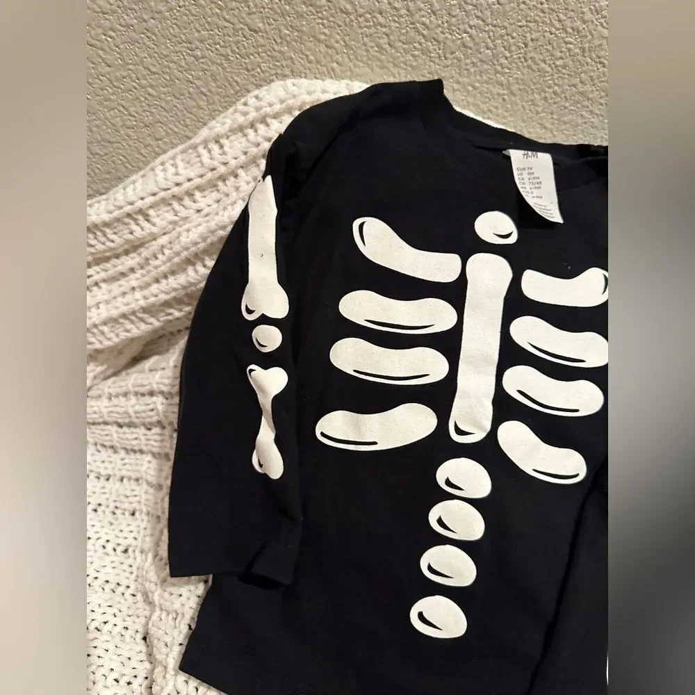 H&M Skeleton 2 Piece Outfit (Pants & Shirt) Size -9 Months